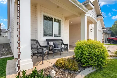 Exterior - 256 Edmonds Dr, Meridian, ID 83642 photo 2 of 8