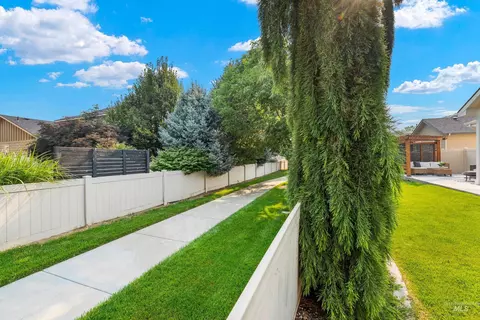 Exterior - 256 Edmonds Dr, Meridian, ID 83642 photo 7 of 8