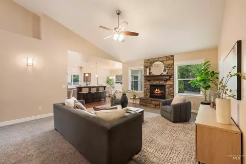 Living - 256 Edmonds Dr, Meridian, ID 83642 photo 1 of 3