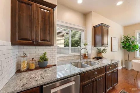 Kitchen - 256 Edmonds Dr, Meridian, ID 83642 photo 6 of 7