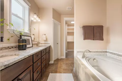 Bath - 256 Edmonds Dr, Meridian, ID 83642 photo 2 of 5