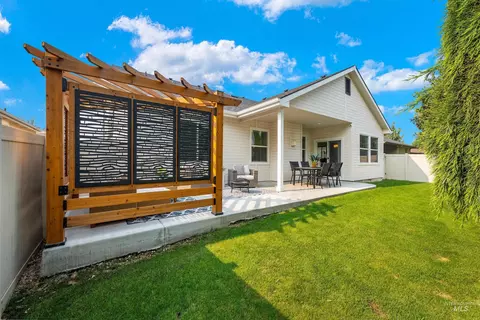 Exterior - 256 Edmonds Dr, Meridian, ID 83642 photo 5 of 8