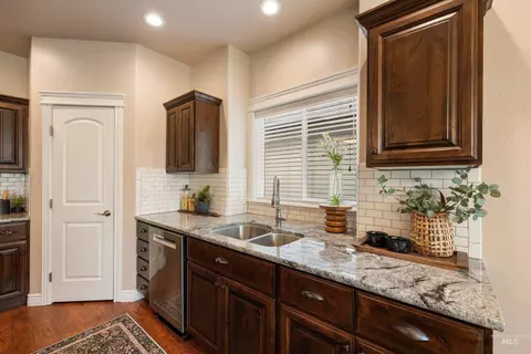 Kitchen - 256 Edmonds Dr, Meridian, ID 83642 photo 3 of 7