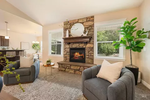 Living - 256 Edmonds Dr, Meridian, ID 83642 photo 3 of 3