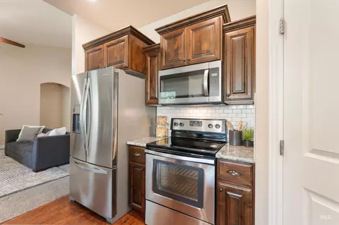 Kitchen - 256 Edmonds Dr, Meridian, ID 83642 photo 5 of 7