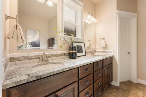 Bath - 256 Edmonds Dr, Meridian, ID 83642 photo 3 of 5
