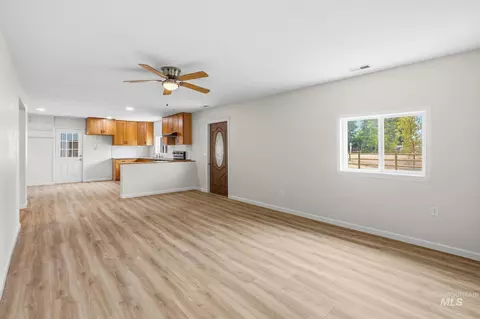 Living - 14666 Willis Rd, Caldwell, ID 83607 photo 4 of 4