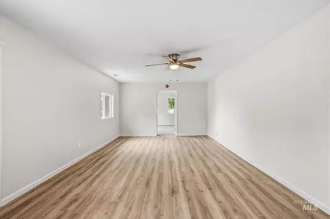 Living - 14666 Willis Rd, Caldwell, ID 83607 photo 2 of 4