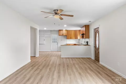 Living - 14666 Willis Rd, Caldwell, ID 83607 photo 3 of 4