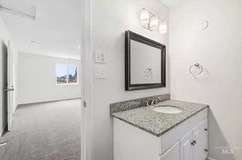 Bath - 14666 Willis Rd, Caldwell, ID 83607 photo 2 of 4