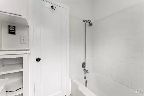Bath - 409 N 7th St, Payette, ID 83661 photo 2 of 2