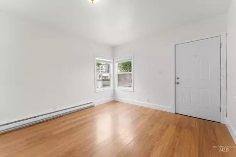 Living - 409 N 7th St, Payette, ID 83661 photo 2 of 2