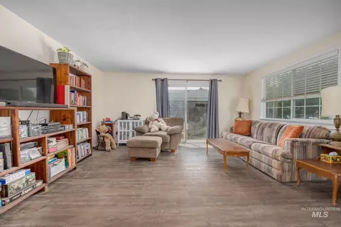 Living - 350 Farber Dr, Payette, ID 83661 photo 1 of 1