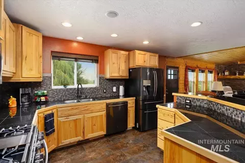 Kitchen - 2819 S 850 E, Hagerman, ID 83332 photo 2 of 5