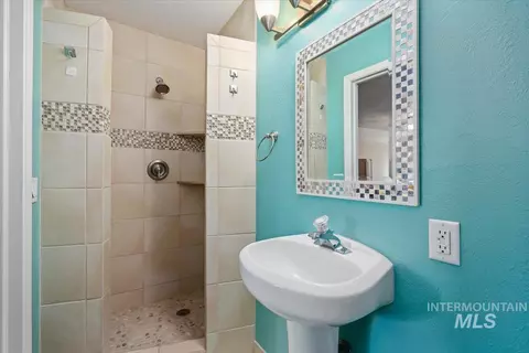 Bath - 2819 S 850 E, Hagerman, ID 83332 photo 6 of 6