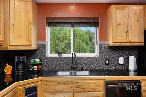Kitchen - 2819 S 850 E, Hagerman, ID 83332 photo 3 of 5