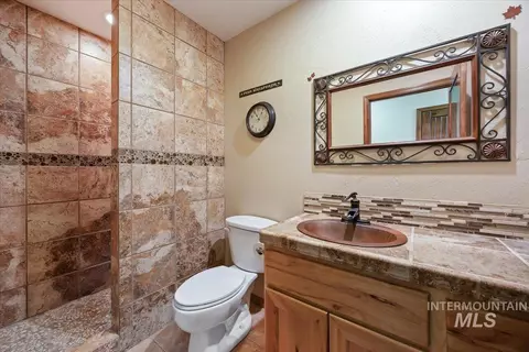 Bath - 2819 S 850 E, Hagerman, ID 83332 photo 5 of 6