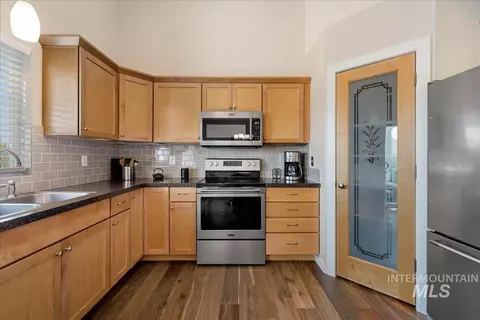 Kitchen - 293 S Case St, Kuna, ID 83634 photo 3 of 4