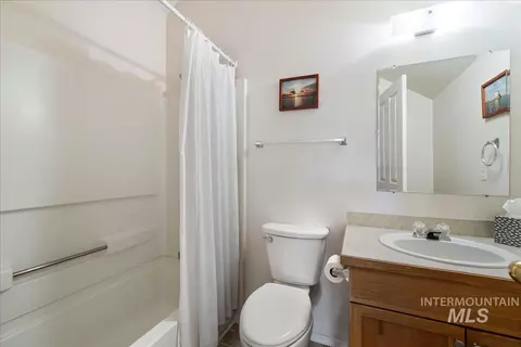 Bath - 293 S Case St, Kuna, ID 83634 photo 2 of 3