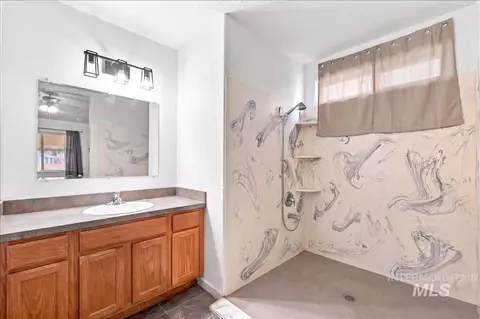 Bath - 30 Maple Dr, Weiser, ID 83672 photo 1 of 2