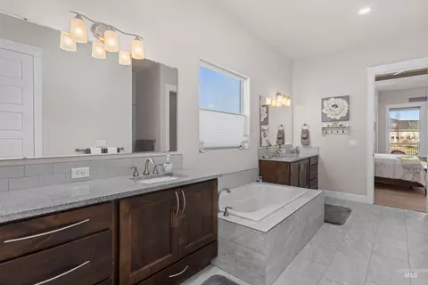 Bath - 6098 W Striker Ct, Eagle, ID 83616 photo 2 of 2