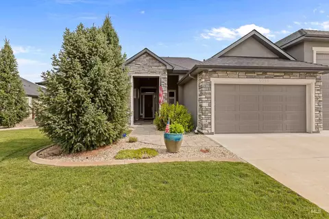 Exterior - 6098 W Striker Ct, Eagle, ID 83616 photo 4 of 16
