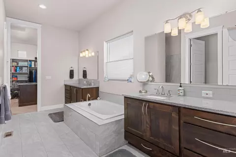 Bath - 6098 W Striker Ct, Eagle, ID 83616 photo 1 of 2