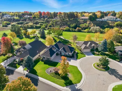 View/Area - 1007 W Oakhampton Dr, Eagle, ID 83616 photo 1 of 4