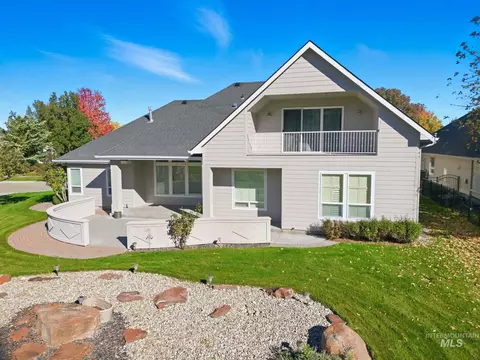 Exterior - 1007 W Oakhampton Dr, Eagle, ID 83616 photo 3 of 6