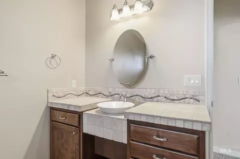 Bath - 1007 W Oakhampton Dr, Eagle, ID 83616 photo 4 of 5