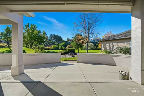 Exterior - 1007 W Oakhampton Dr, Eagle, ID 83616 photo 5 of 6