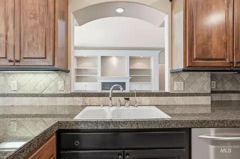 Kitchen - 1007 W Oakhampton Dr, Eagle, ID 83616 photo 3 of 3