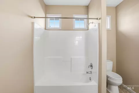 Bath - 1007 W Oakhampton Dr, Eagle, ID 83616 photo 3 of 5
