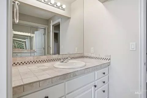 Bath - 1007 W Oakhampton Dr, Eagle, ID 83616 photo 5 of 5