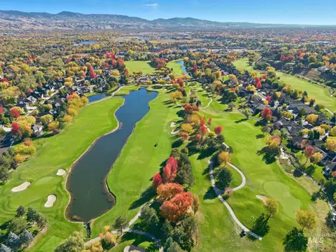 View/Area - 1007 W Oakhampton Dr, Eagle, ID 83616 photo 3 of 4