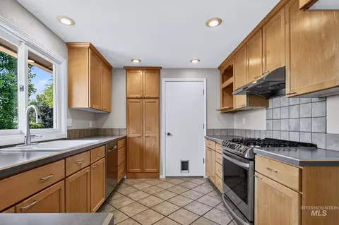 Kitchen - 2201 E Dicky Cir, Eagle, ID 83616 photo 1 of 4