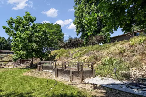 Exterior - 2201 E Dicky Cir, Eagle, ID 83616 photo 9 of 10