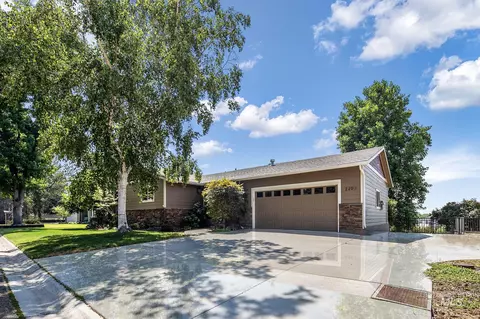 Exterior - 2201 E Dicky Cir, Eagle, ID 83616 photo 2 of 10