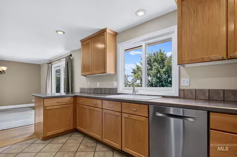 Kitchen - 2201 E Dicky Cir, Eagle, ID 83616 photo 3 of 4