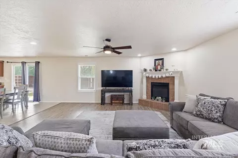 Living - 16765 Ardyce Ave, Caldwell, ID 83607 photo 1 of 2