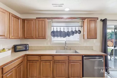 Kitchen - 16765 Ardyce Ave, Caldwell, ID 83607 photo 3 of 5