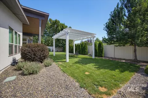Exterior - 514 W Carnelian Ln, Eagle, ID 83616 photo 4 of 7