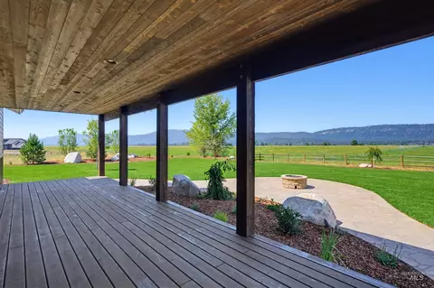 Exterior - 13945 Galloping Rd, Mccall, ID 83638 photo 10 of 13