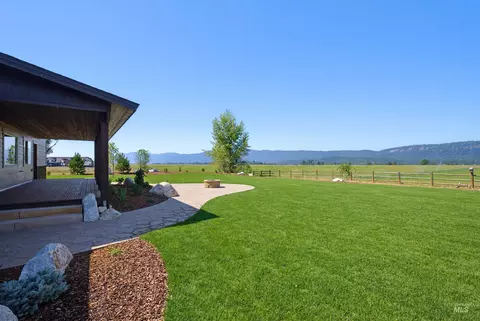 Exterior - 13945 Galloping Rd, Mccall, ID 83638 photo 4 of 13
