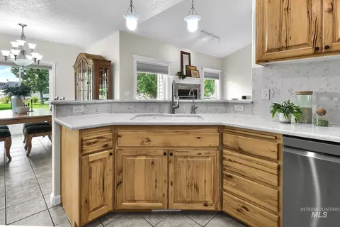 Kitchen - 15585 Moonstruck Dr, Caldwell, ID 83607 photo 3 of 3