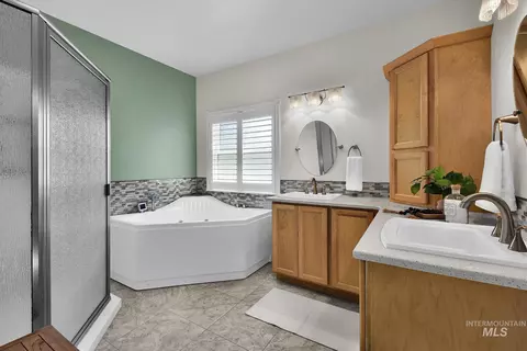 Bath - 15585 Moonstruck Dr, Caldwell, ID 83607 photo 1 of 6