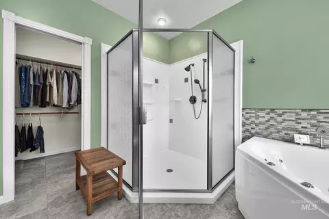 Bath - 15585 Moonstruck Dr, Caldwell, ID 83607 photo 4 of 6