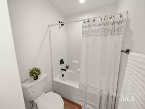 Bath - 1243 Magic Rd, Twin Falls, ID 83301 photo 4 of 4