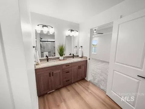 Bath - 1243 Magic Rd, Twin Falls, ID 83301 photo 1 of 4