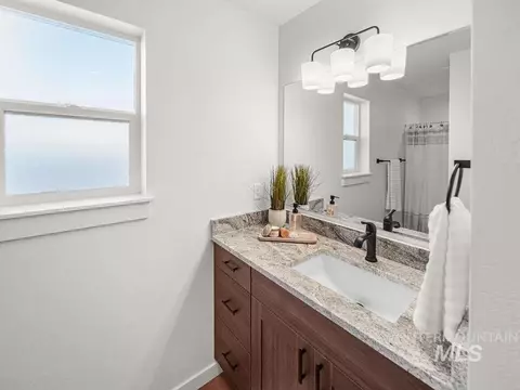 Bath - 1243 Magic Rd, Twin Falls, ID 83301 photo 3 of 4